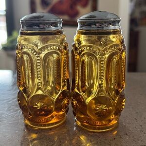 L.E. Smith Moon and Stars amber glass salt and pepper shakers.
